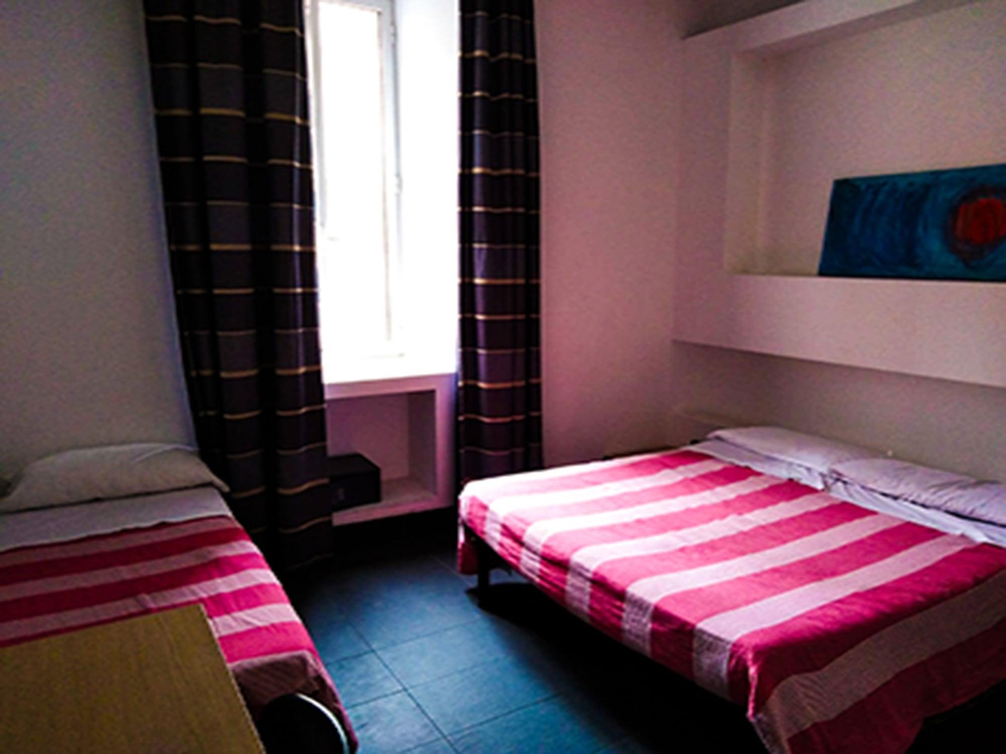 M&J Place Hostel โรม ภายนอก รูปภาพ