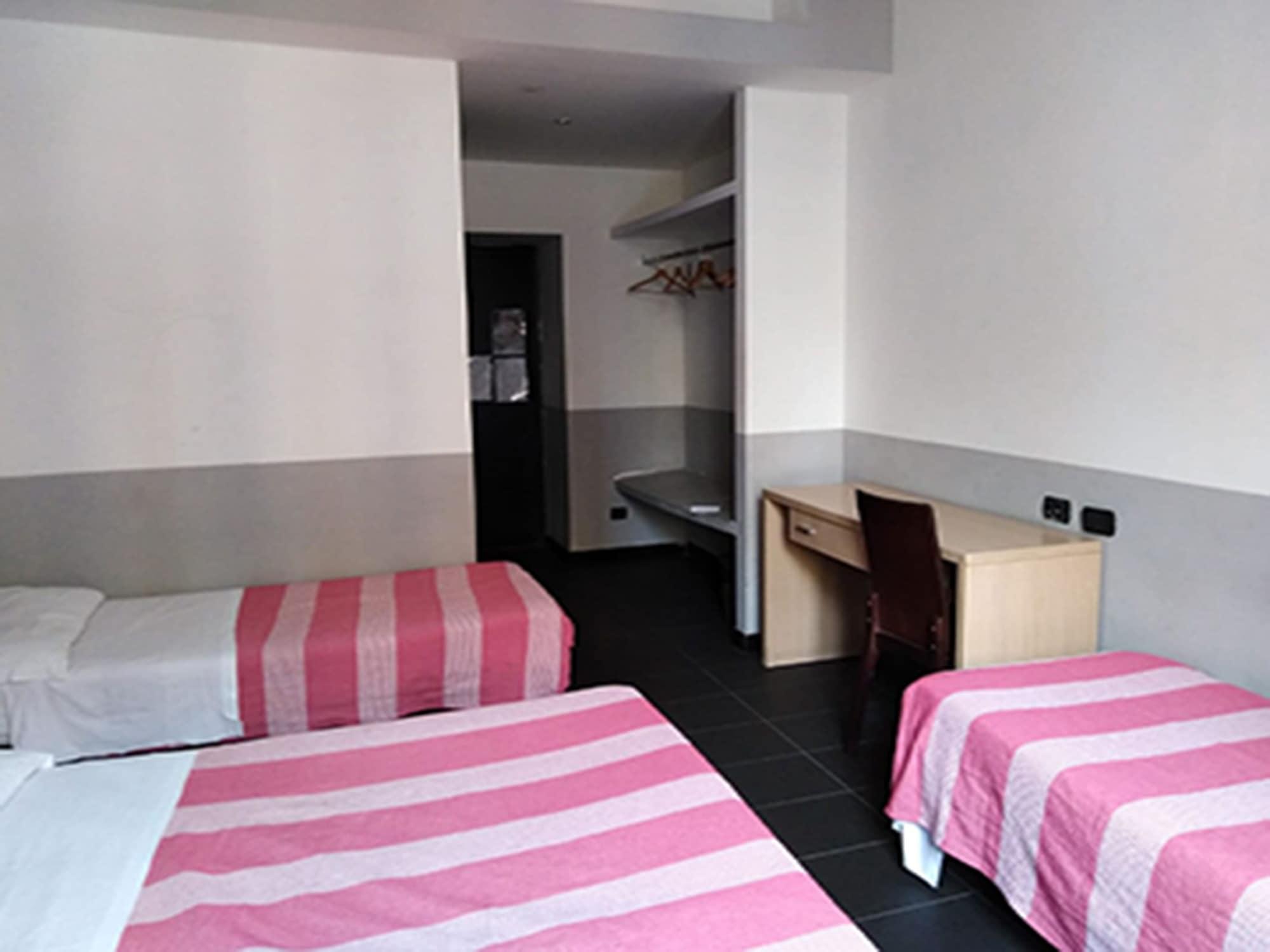 M&J Place Hostel โรม ภายนอก รูปภาพ