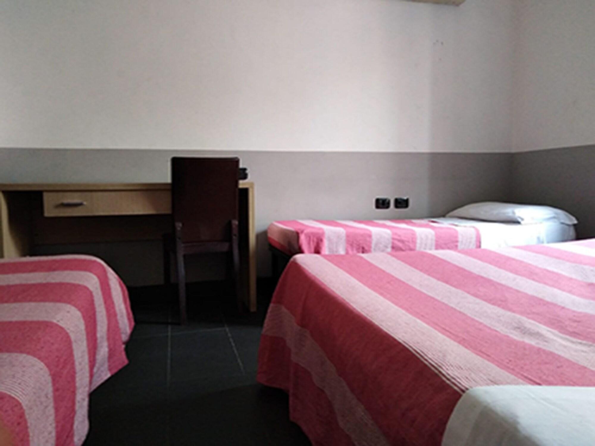 M&J Place Hostel โรม ภายนอก รูปภาพ