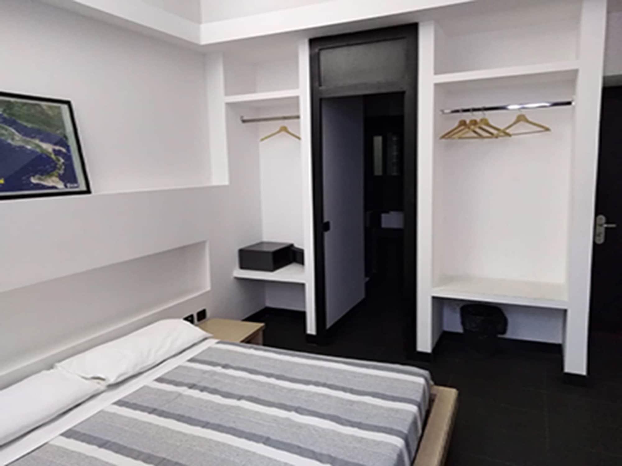 M&J Place Hostel โรม ภายนอก รูปภาพ