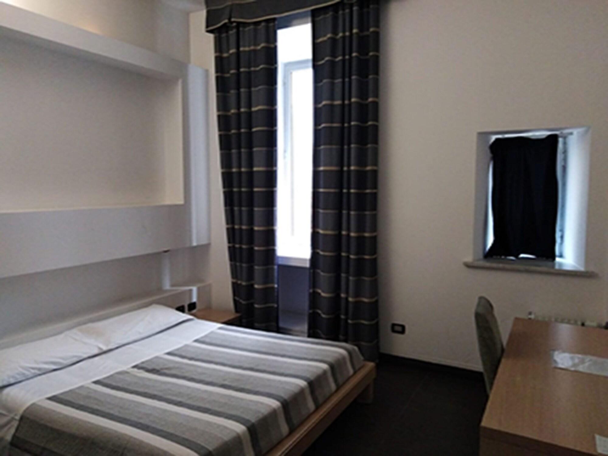 M&J Place Hostel โรม ภายนอก รูปภาพ