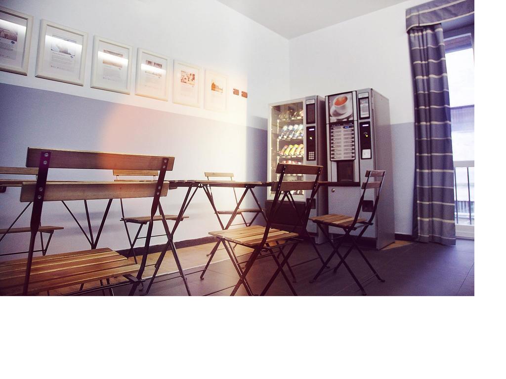 M&J Place Hostel โรม ภายนอก รูปภาพ