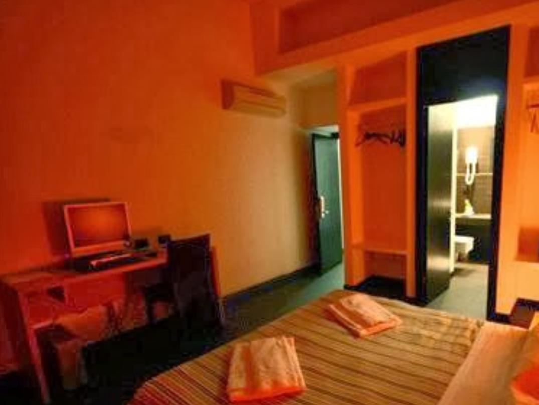 M&J Place Hostel โรม ภายนอก รูปภาพ
