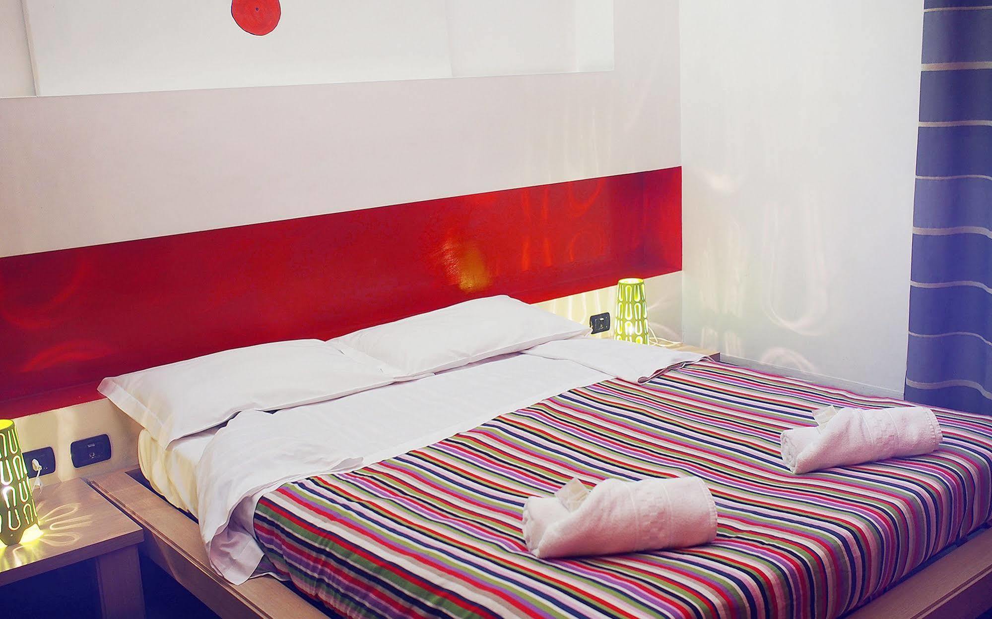 M&J Place Hostel โรม ภายนอก รูปภาพ