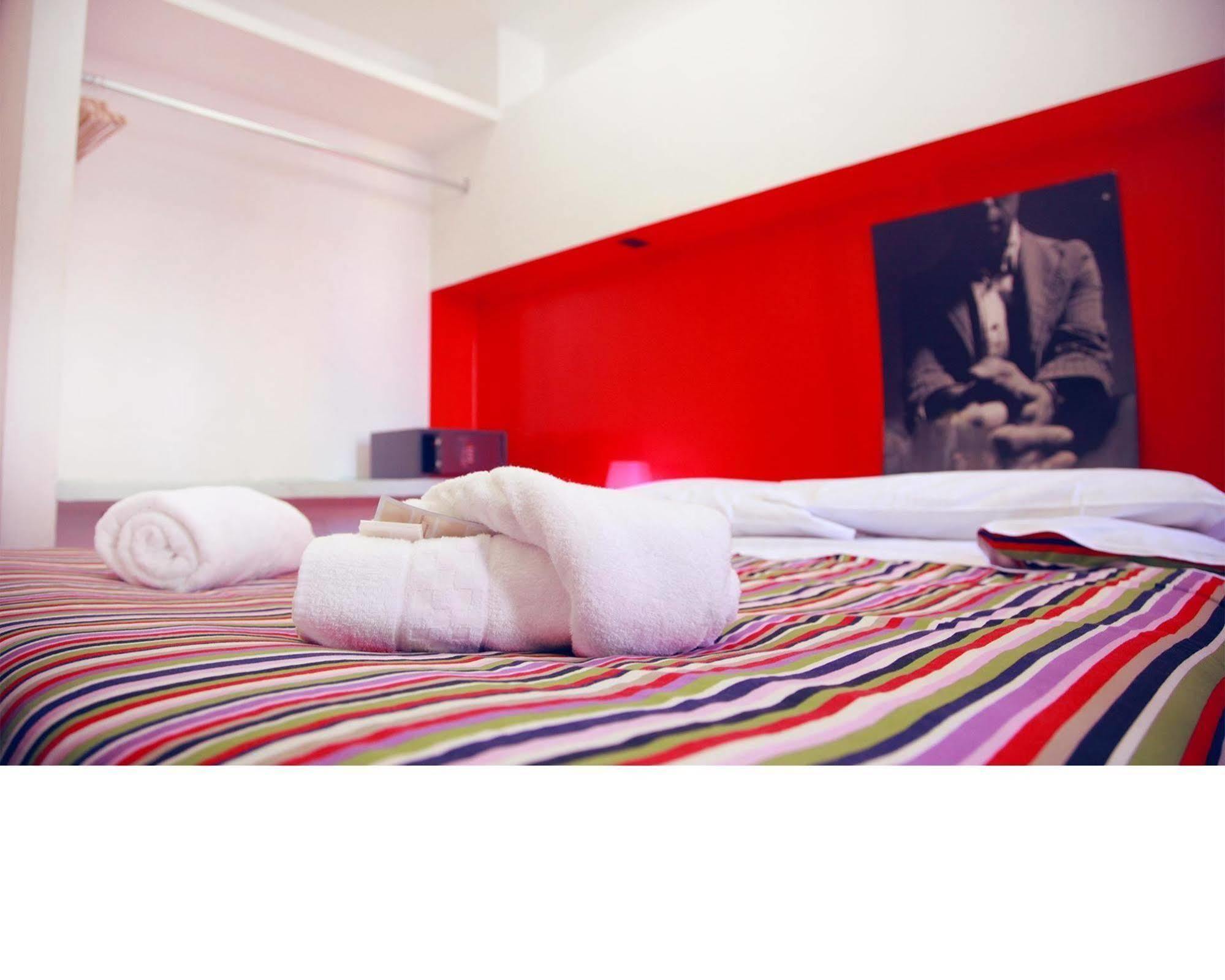 M&J Place Hostel โรม ภายนอก รูปภาพ