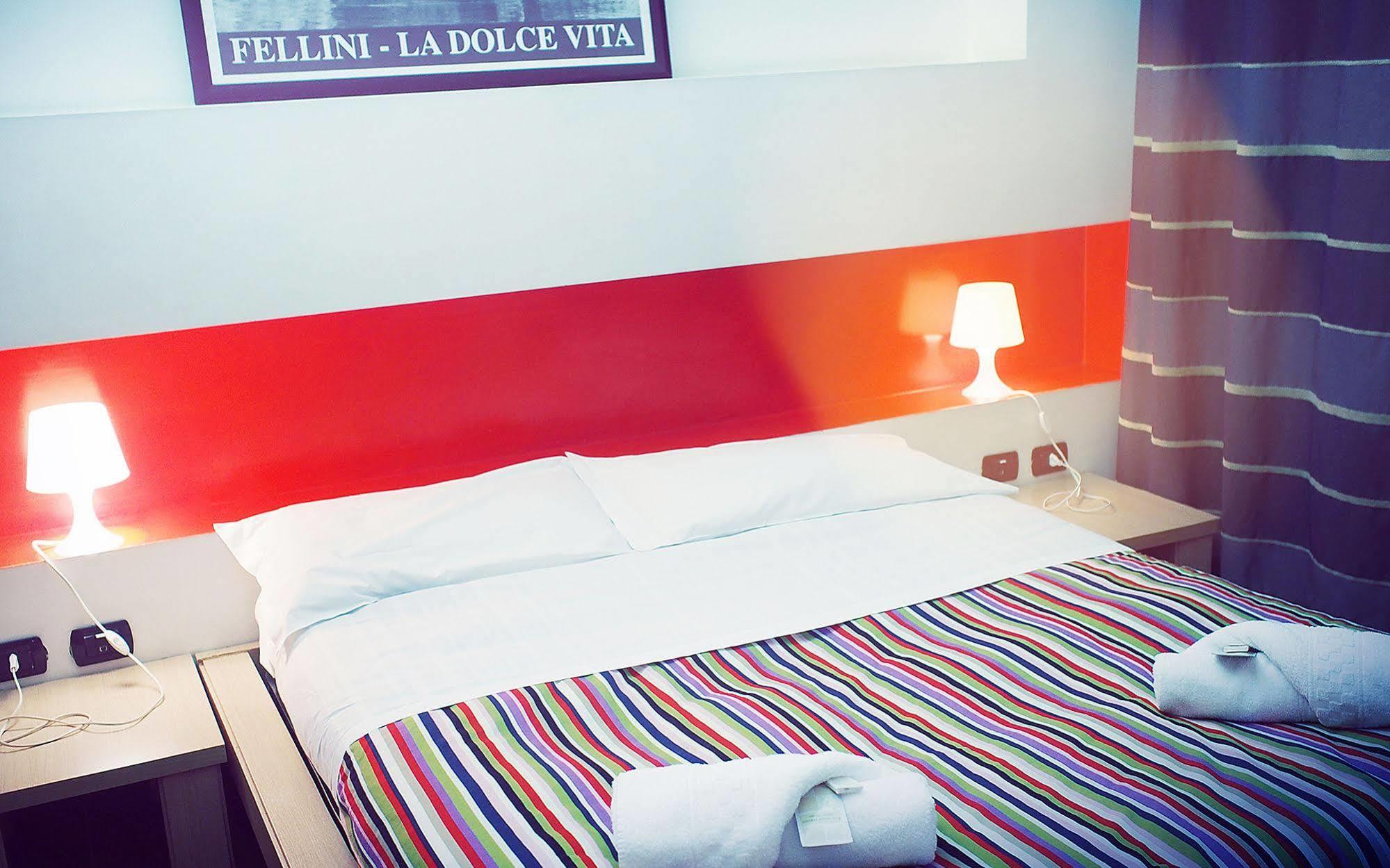 M&J Place Hostel โรม ภายนอก รูปภาพ